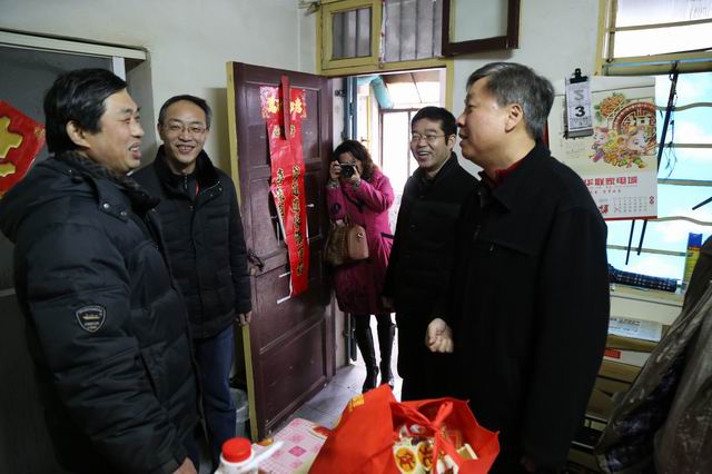 省工业工会、市国资委、公司党委对杏耀平台职工举行春节慰问 - 今日杏耀平台 - 杏耀平台		